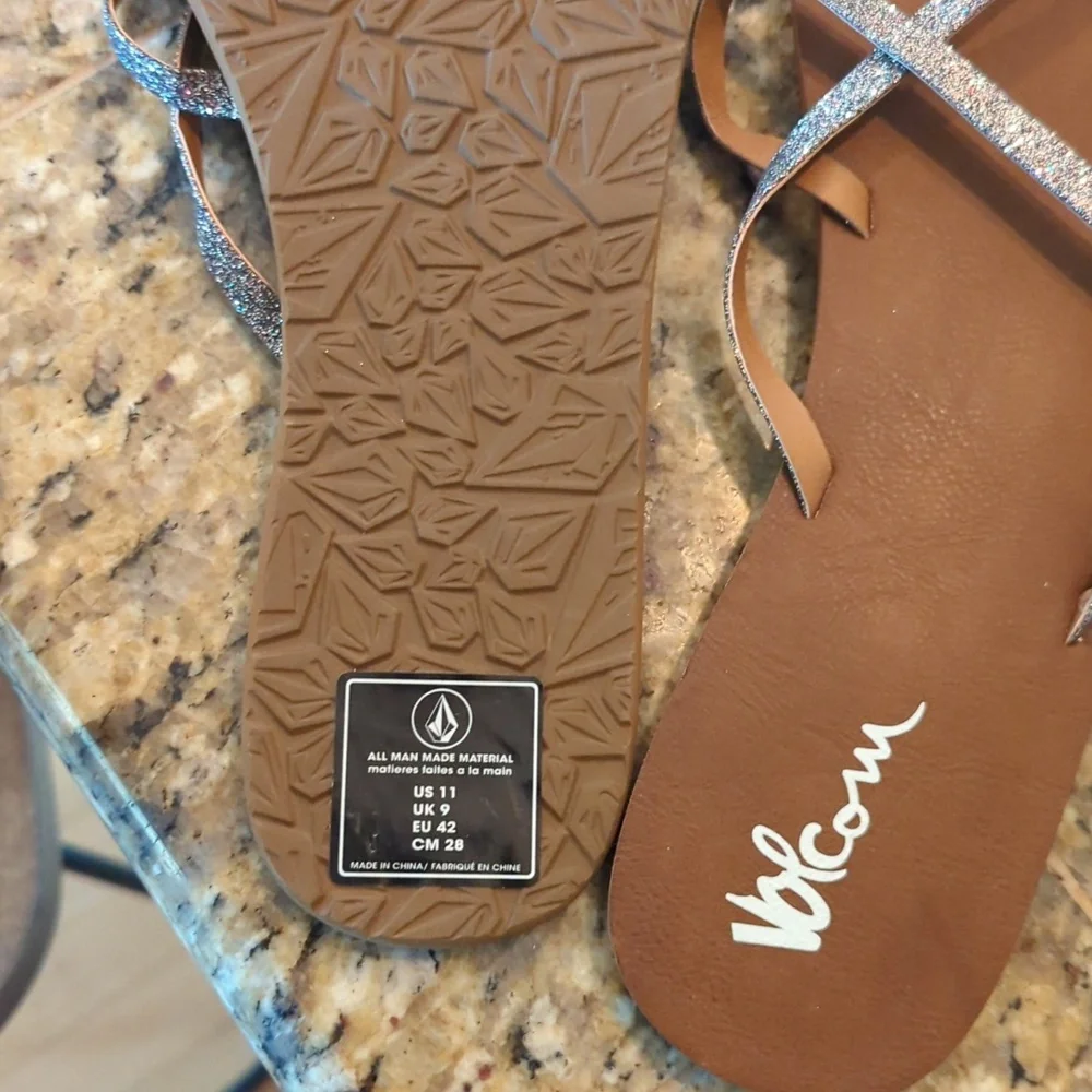 NWT 🌞 Volcom Sparkly Strappy Flip Flops - Discontinued By Brand